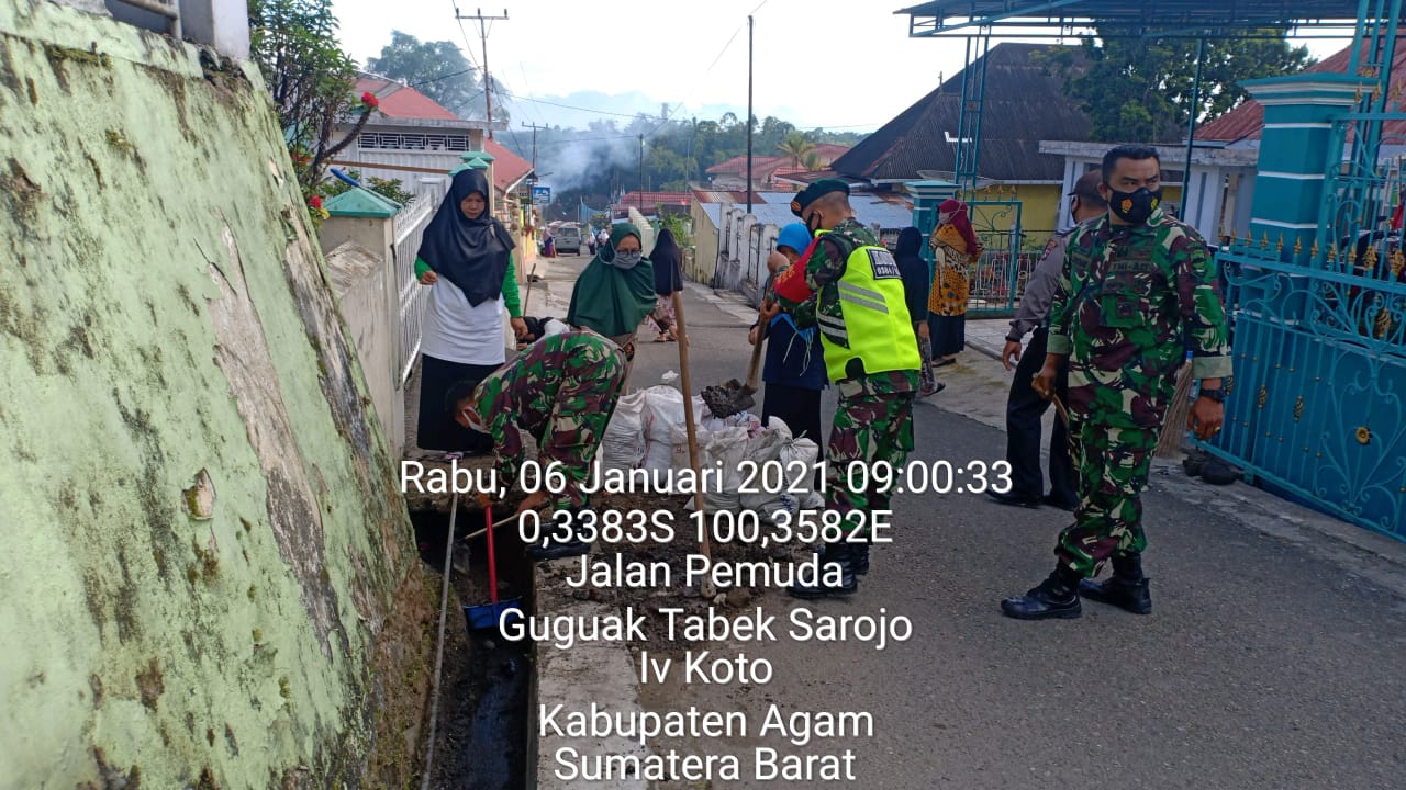 Bersama Warga Sekitar Babinsa Laksanakan Goro Bersama
